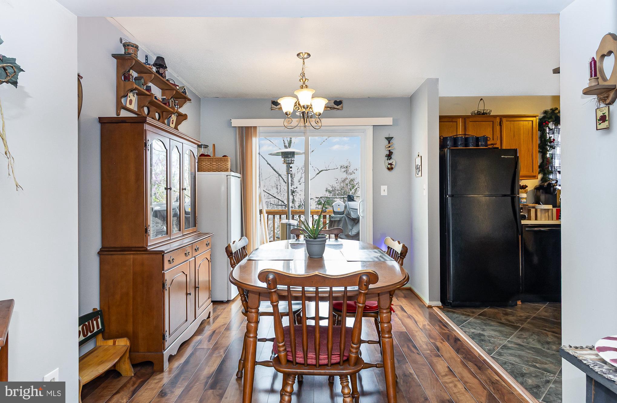 407 KNOLLWOOD COURT