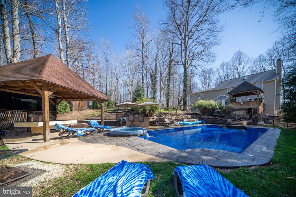 35 BAYBERRY LANE