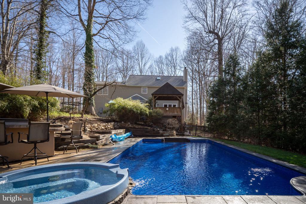 35 BAYBERRY LANE