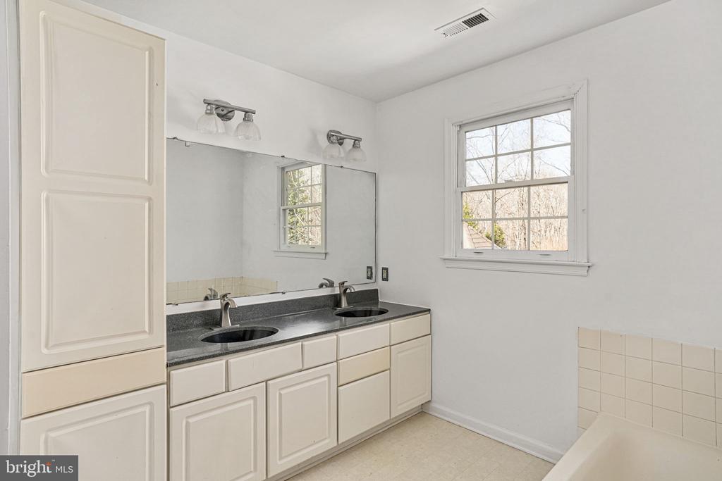 35 BAYBERRY LANE