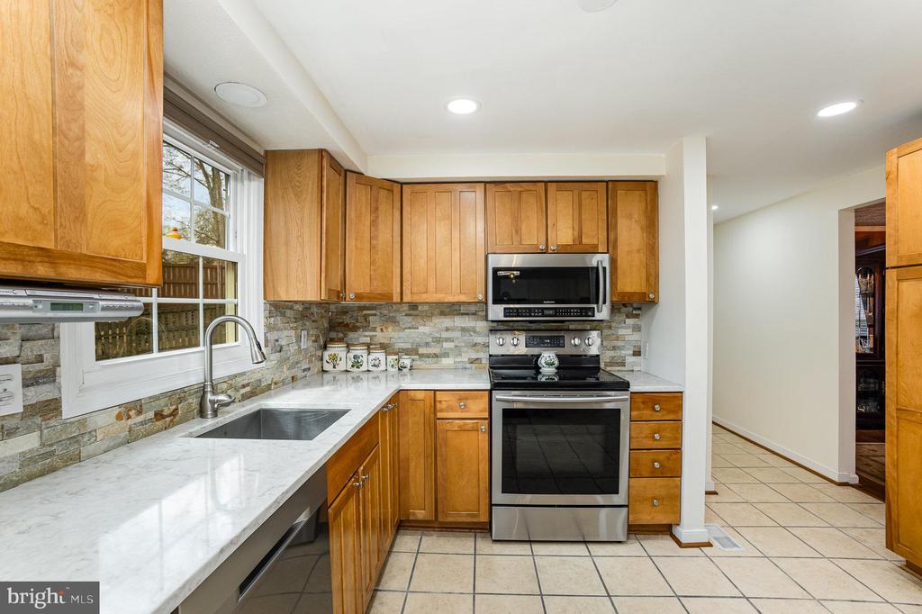 1005 PLYMOUTH DRIVE