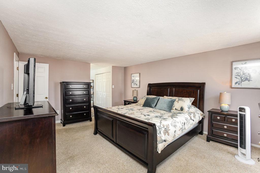 1005 PLYMOUTH DRIVE
