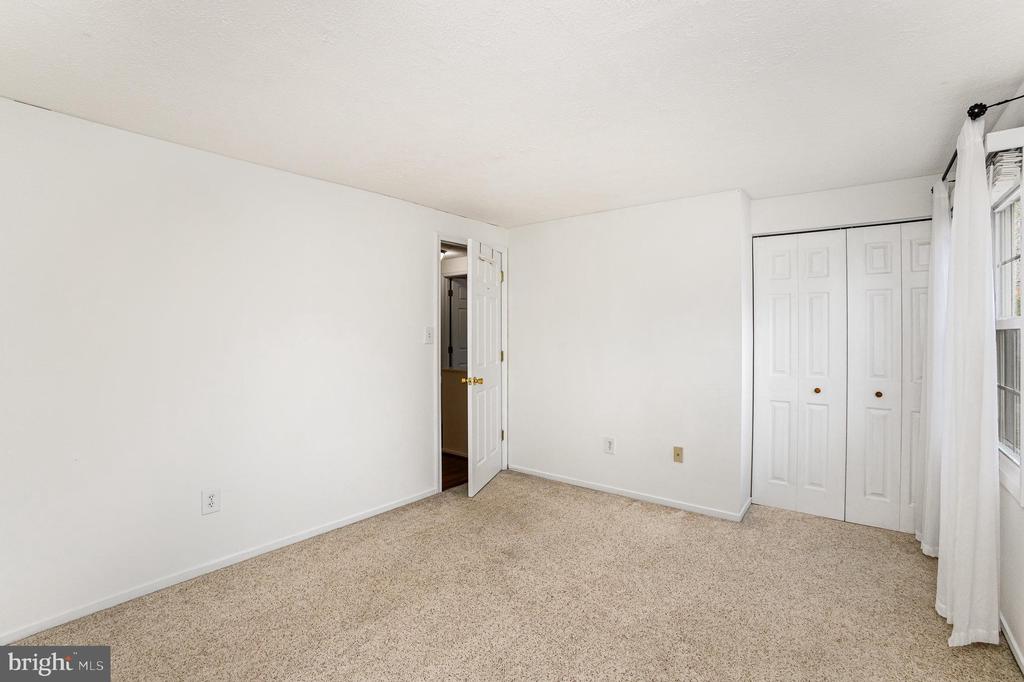 1005 PLYMOUTH DRIVE