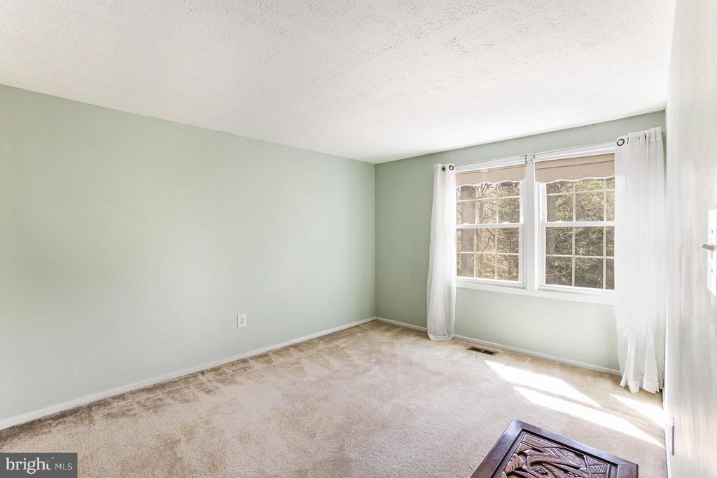 1005 PLYMOUTH DRIVE