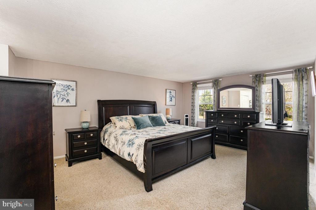 1005 PLYMOUTH DRIVE