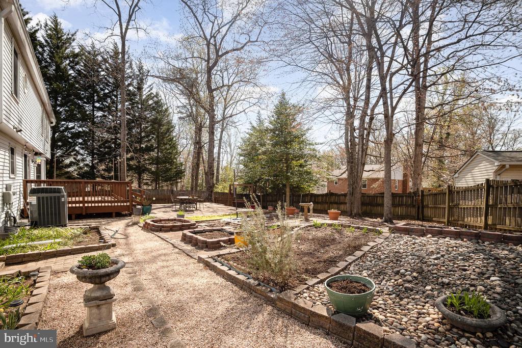 1005 PLYMOUTH DRIVE