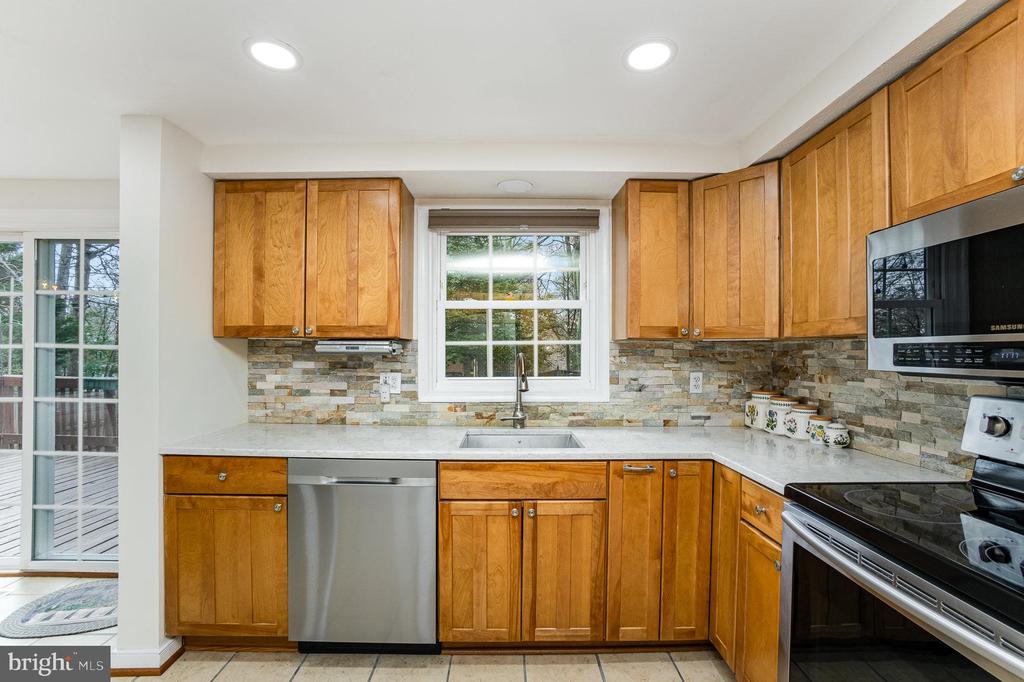 1005 PLYMOUTH DRIVE