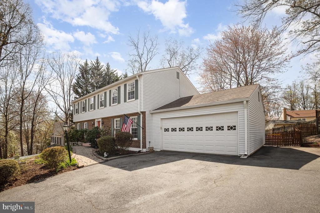 1005 PLYMOUTH DRIVE