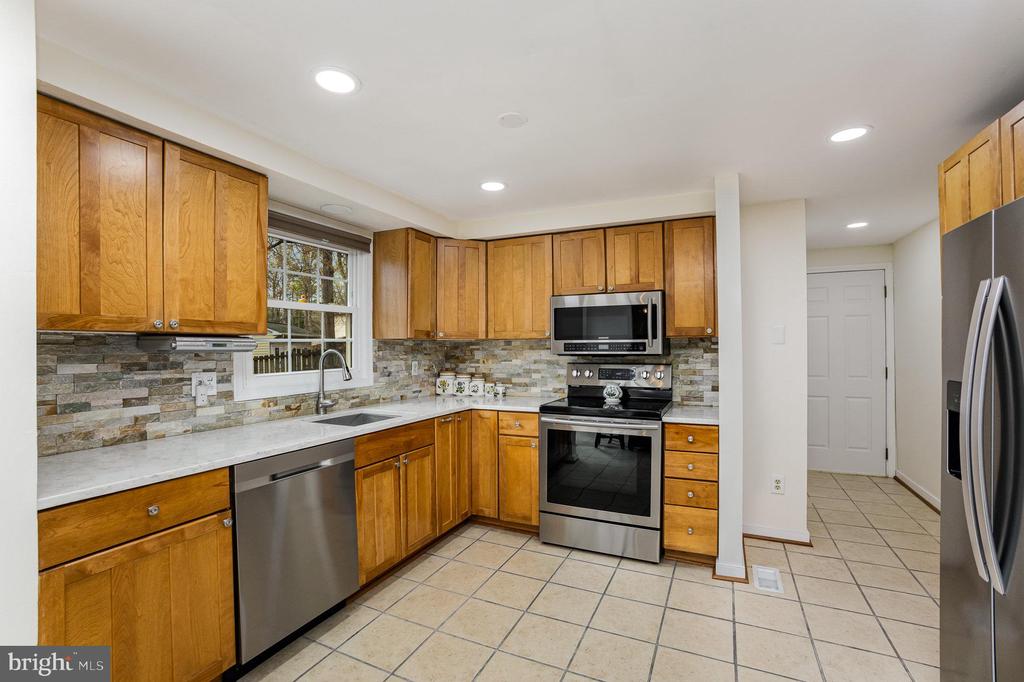 1005 PLYMOUTH DRIVE