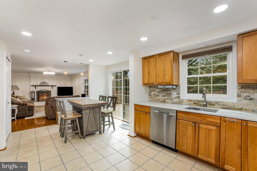 1005 PLYMOUTH DRIVE