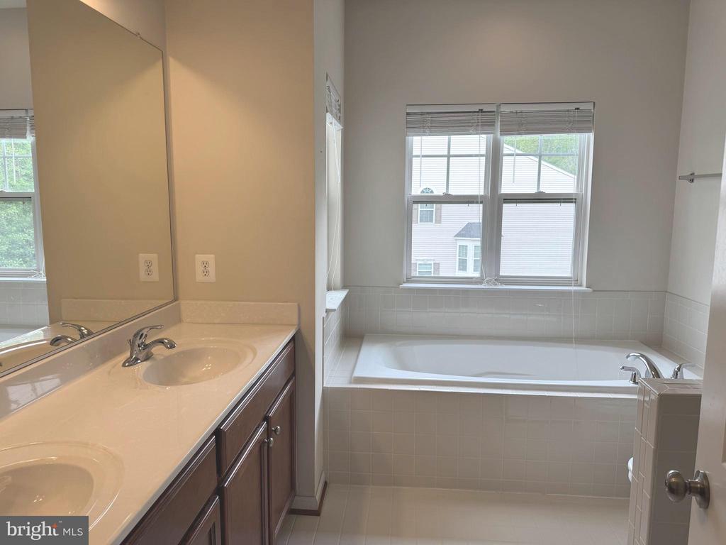 307 WOODSTREAM BOULEVARD