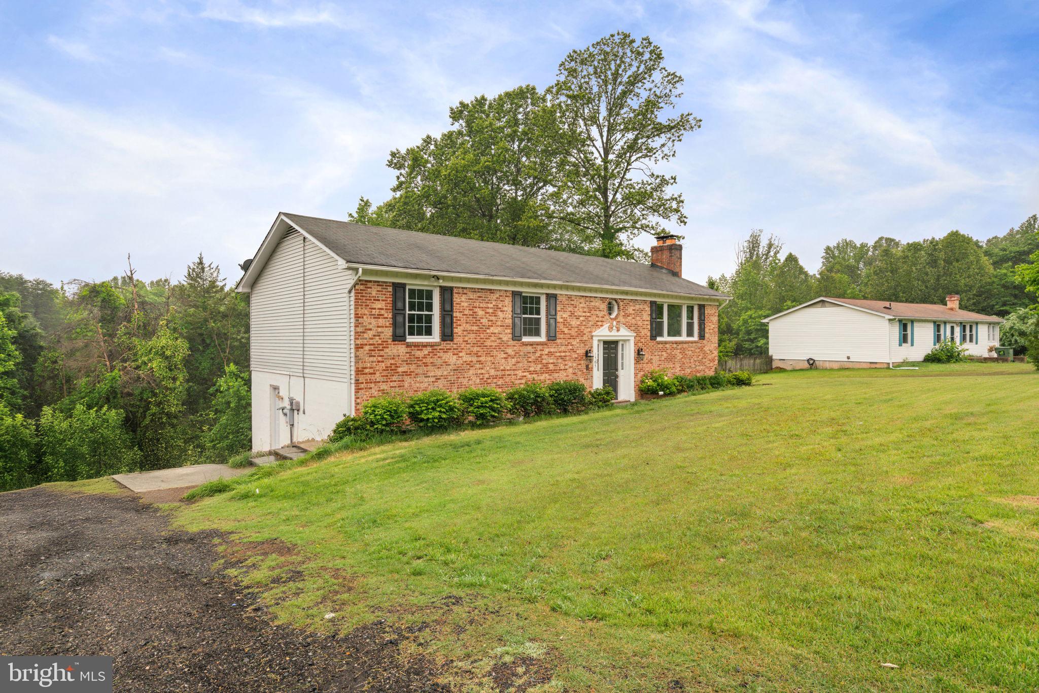 1585 MOUNTAIN VIEW ROAD