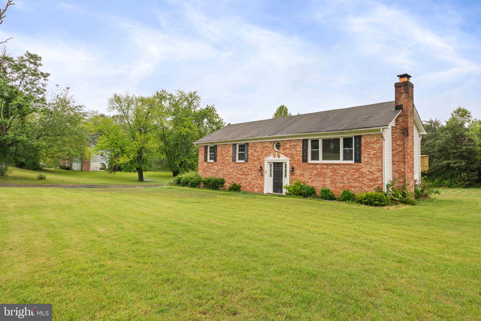 1585 MOUNTAIN VIEW ROAD