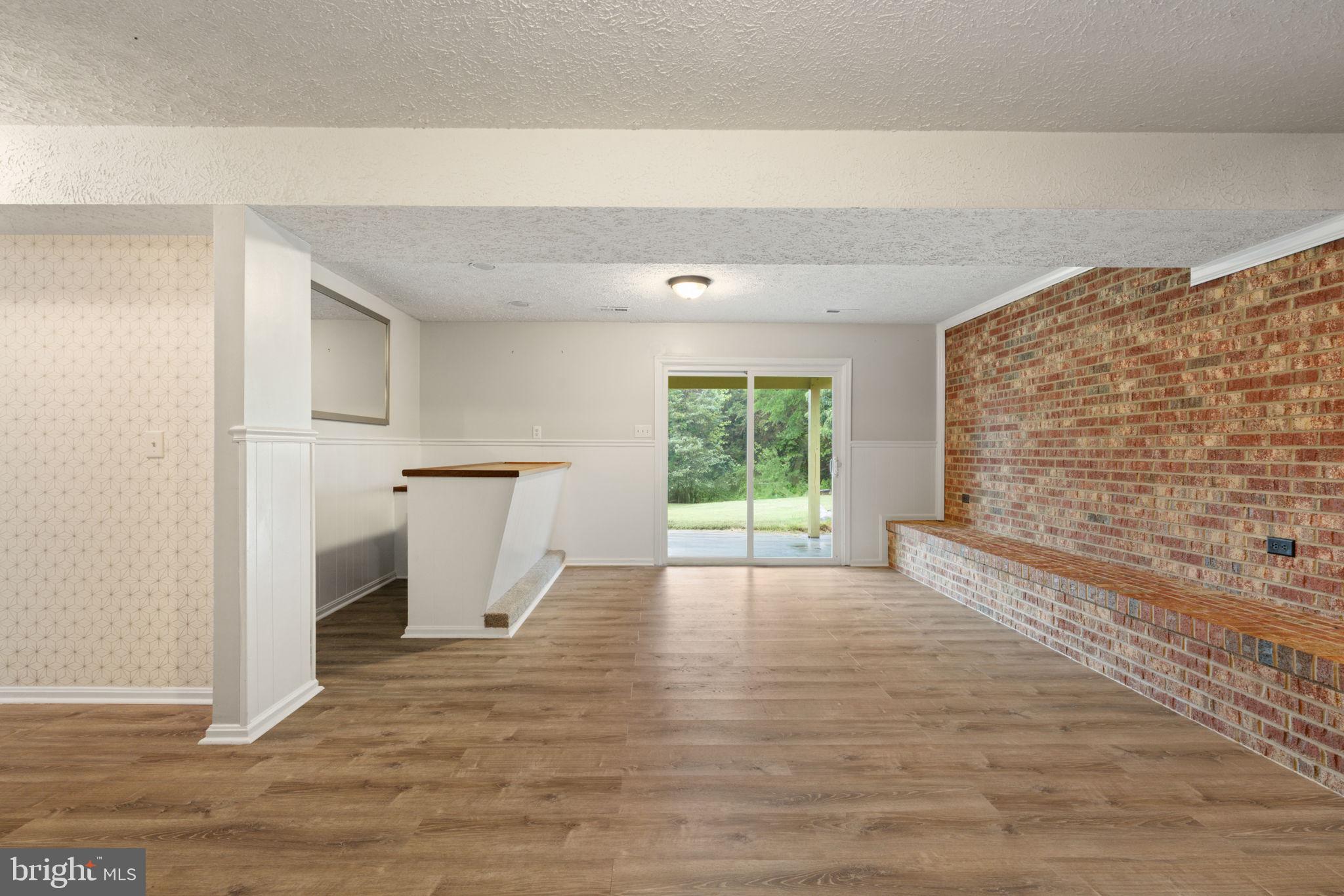 1585 MOUNTAIN VIEW ROAD