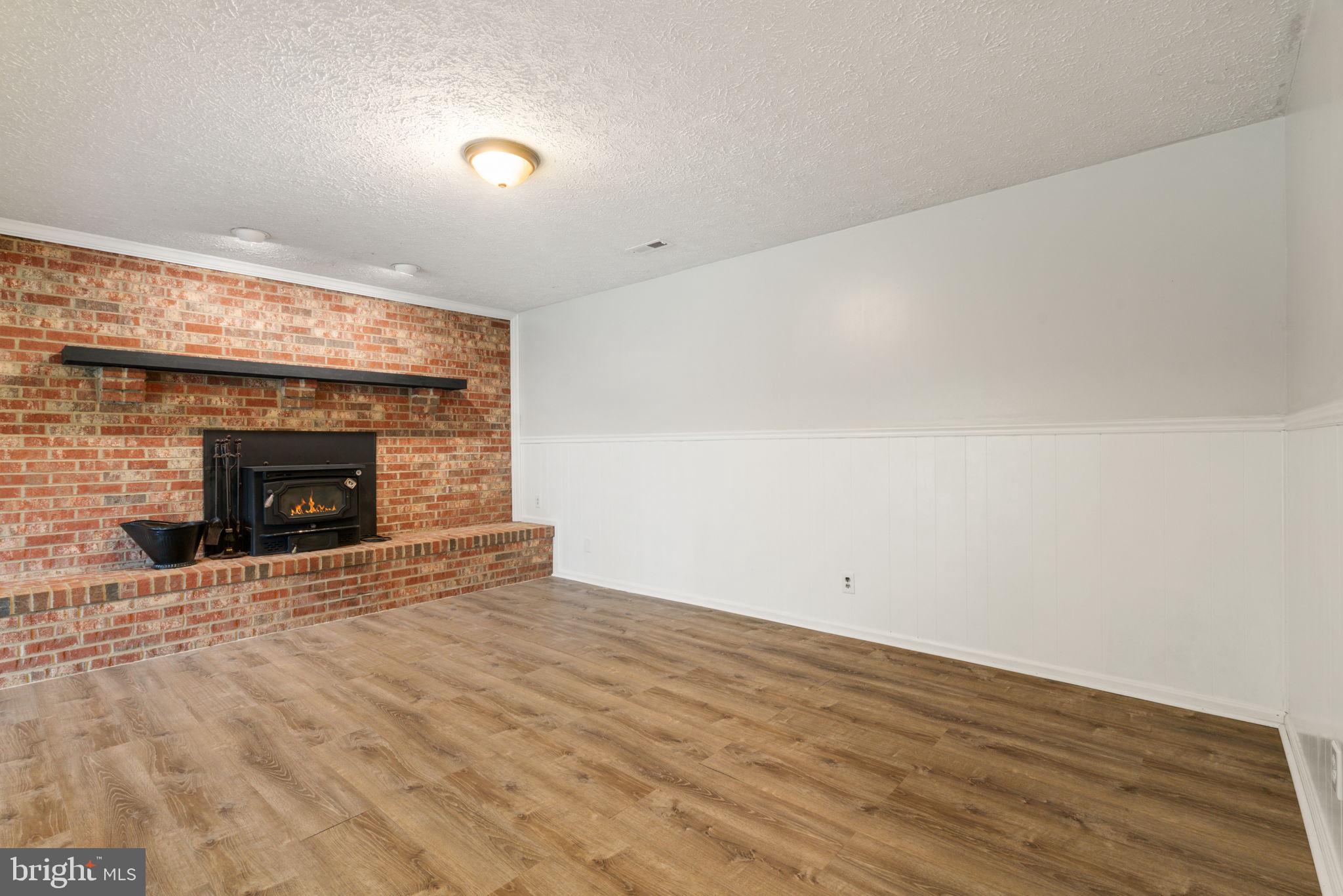 1585 MOUNTAIN VIEW ROAD