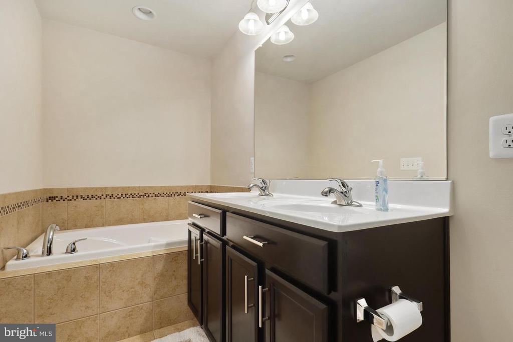 205 WOODSTREAM CIRCLE 2984