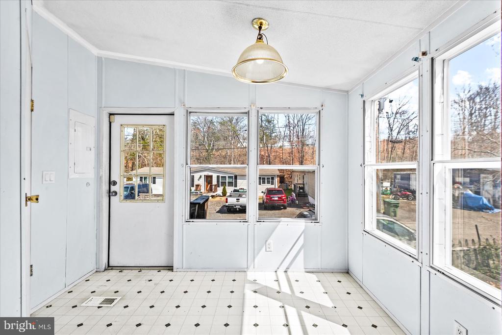 22 CLEARVIEW LN