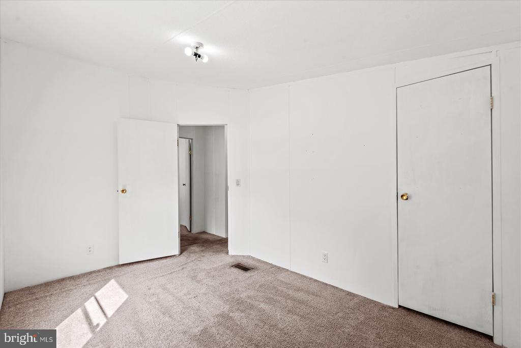 22 CLEARVIEW LN