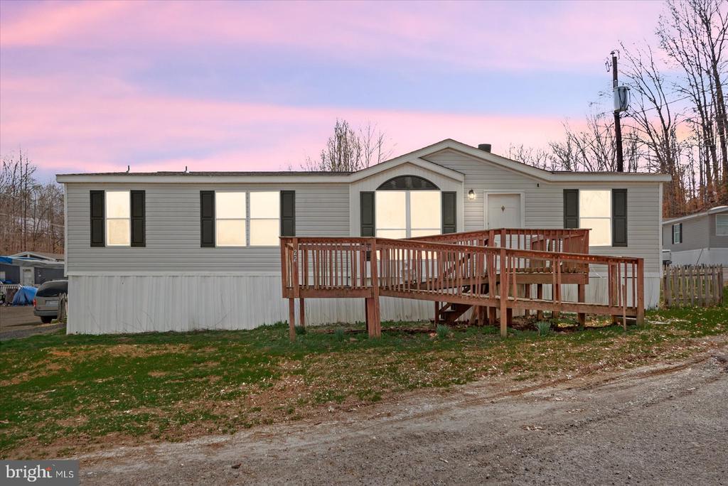 22 CLEARVIEW LN