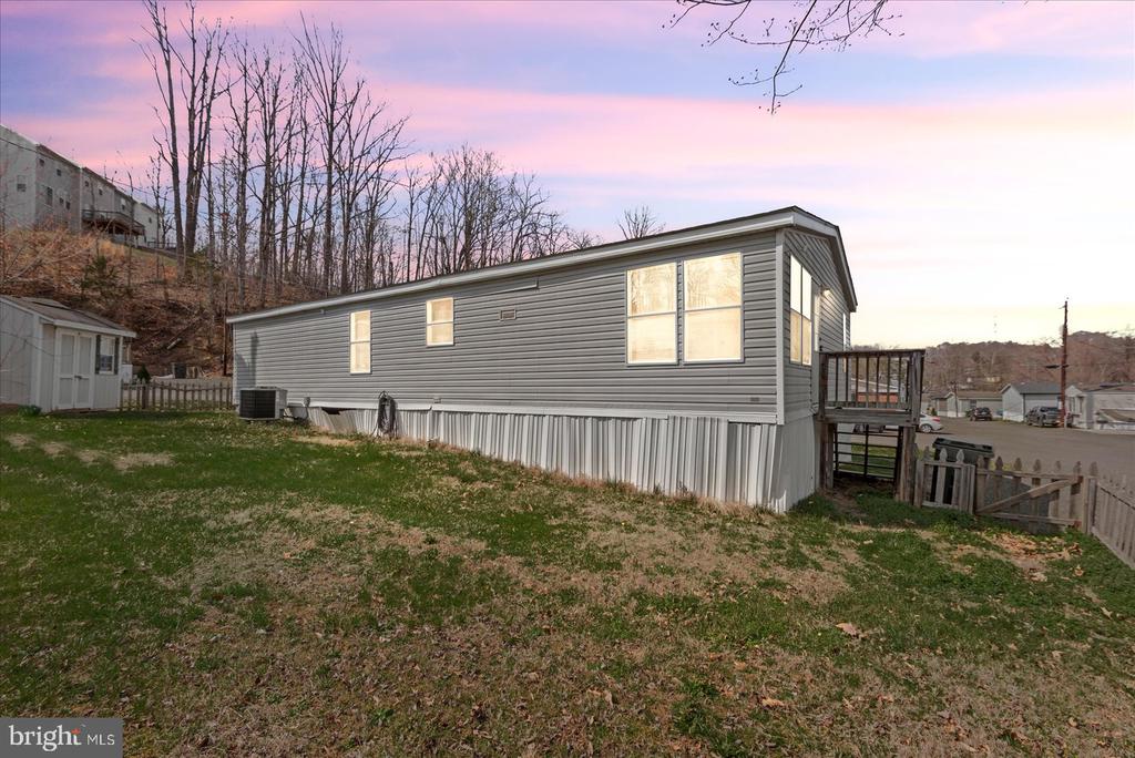 22 CLEARVIEW LN