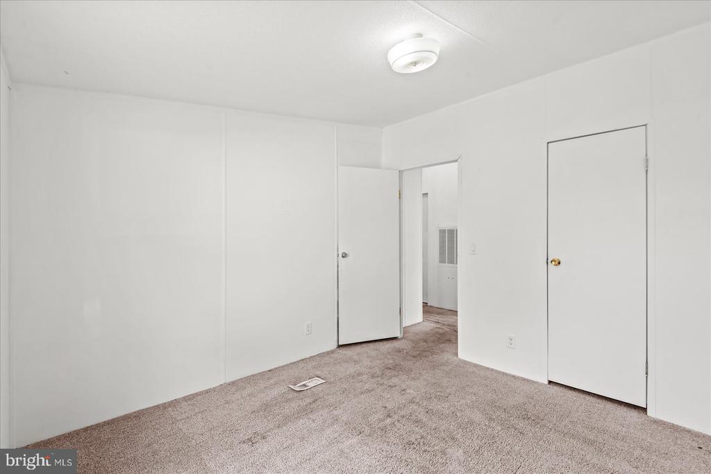 22 CLEARVIEW LN
