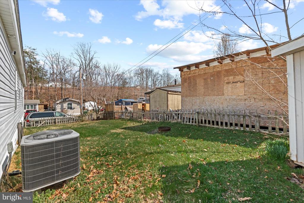 22 CLEARVIEW LN