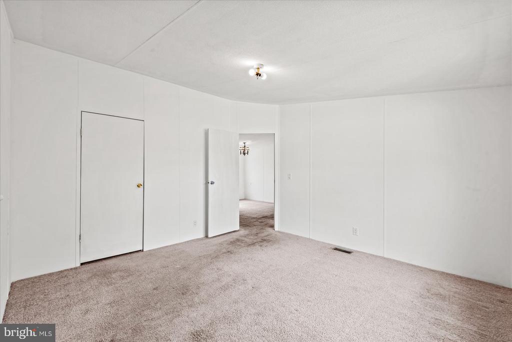 22 CLEARVIEW LN