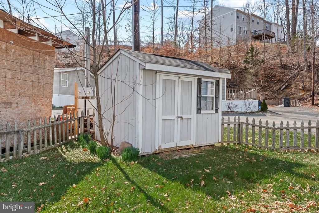 22 CLEARVIEW LN