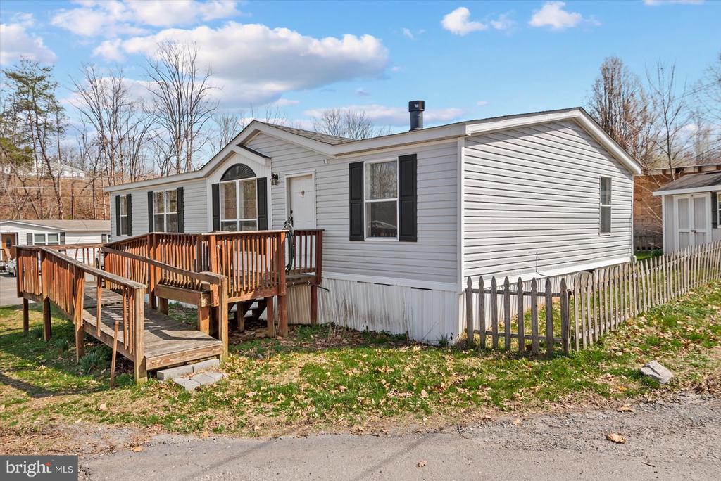22 CLEARVIEW LN