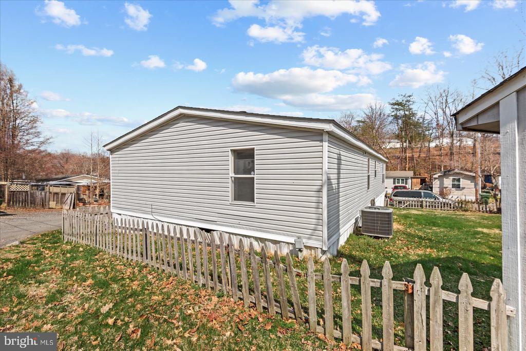 22 CLEARVIEW LN
