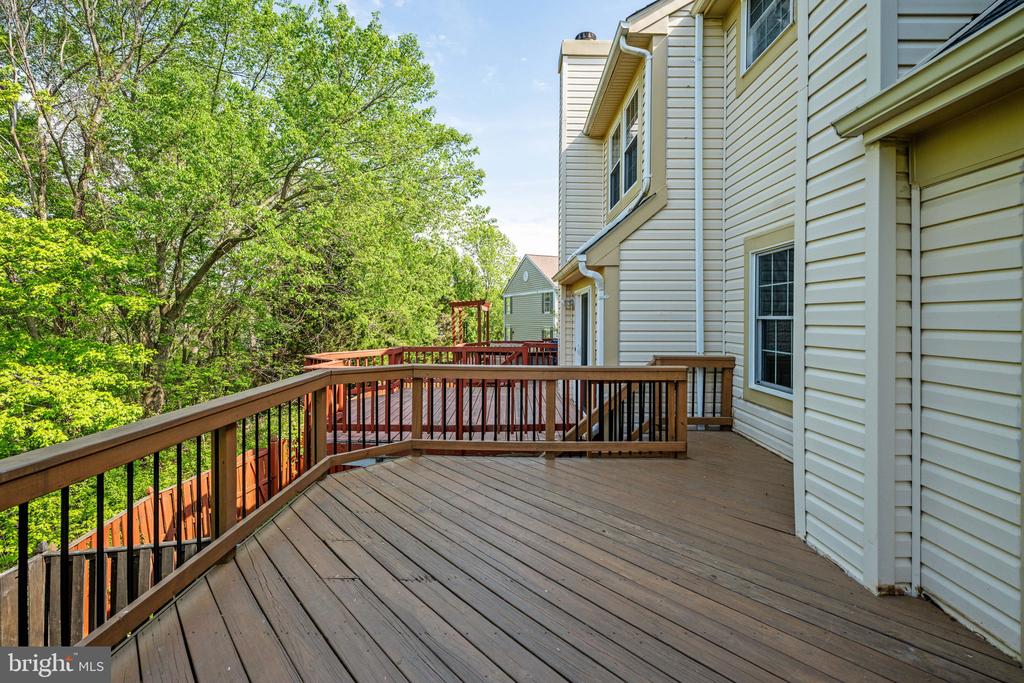 207 KNOLLWOOD COURT