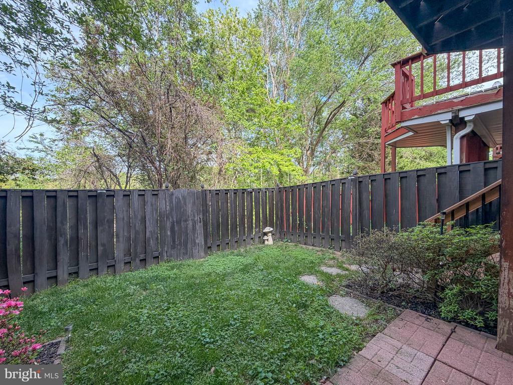 207 KNOLLWOOD COURT