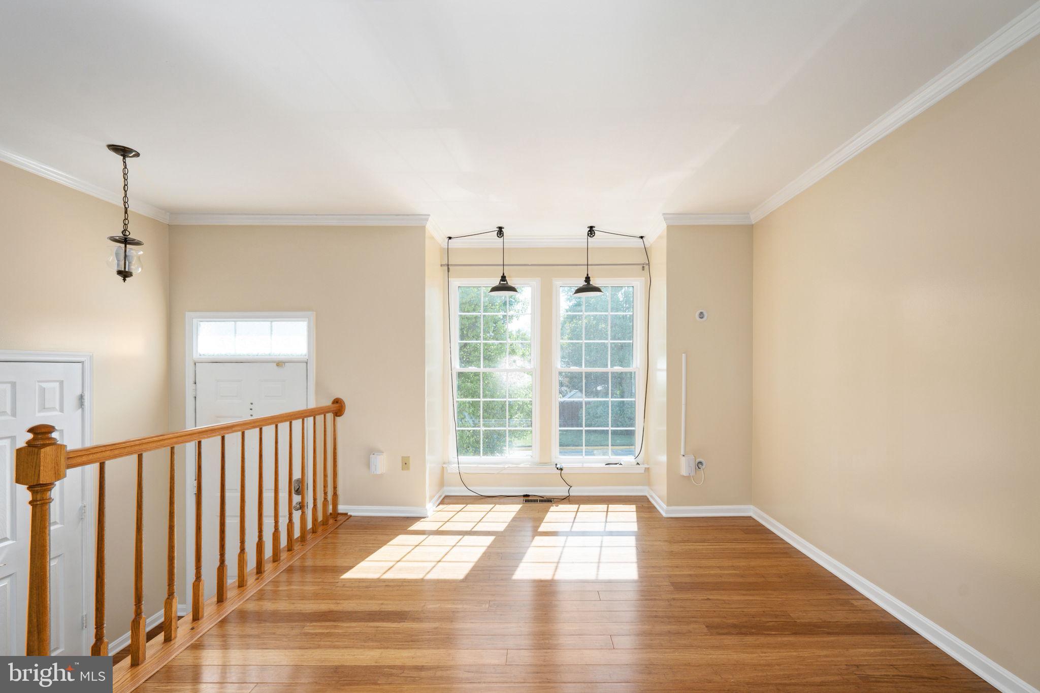 207 KNOLLWOOD COURT