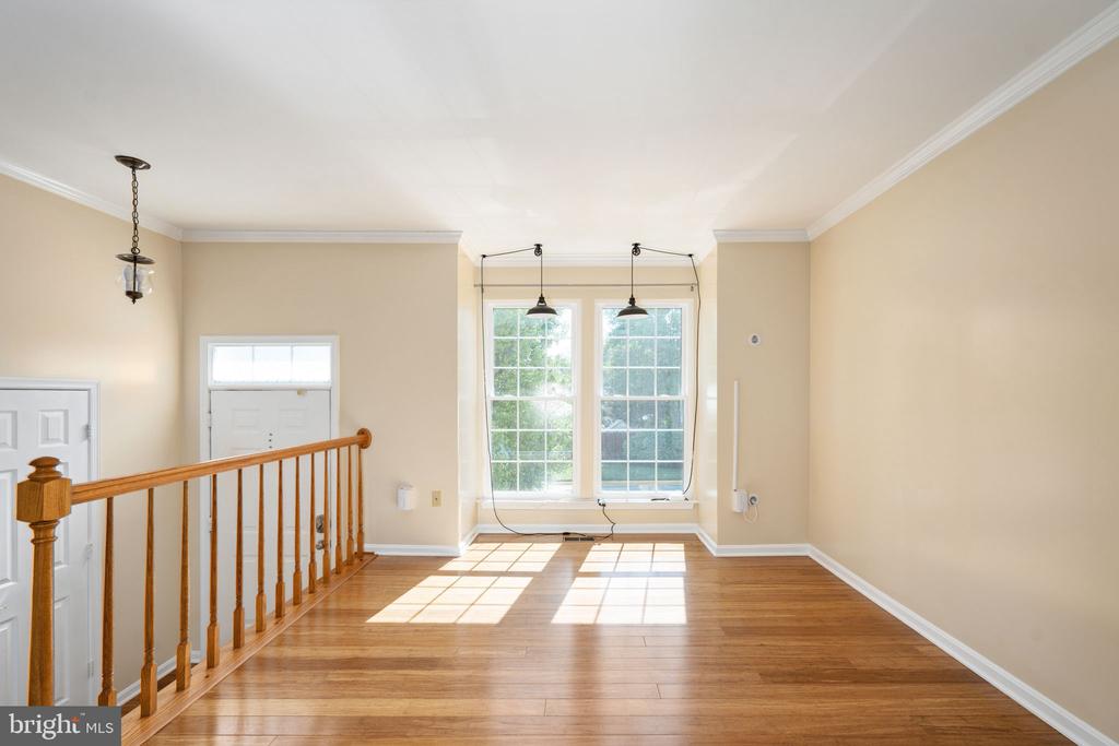 207 KNOLLWOOD COURT
