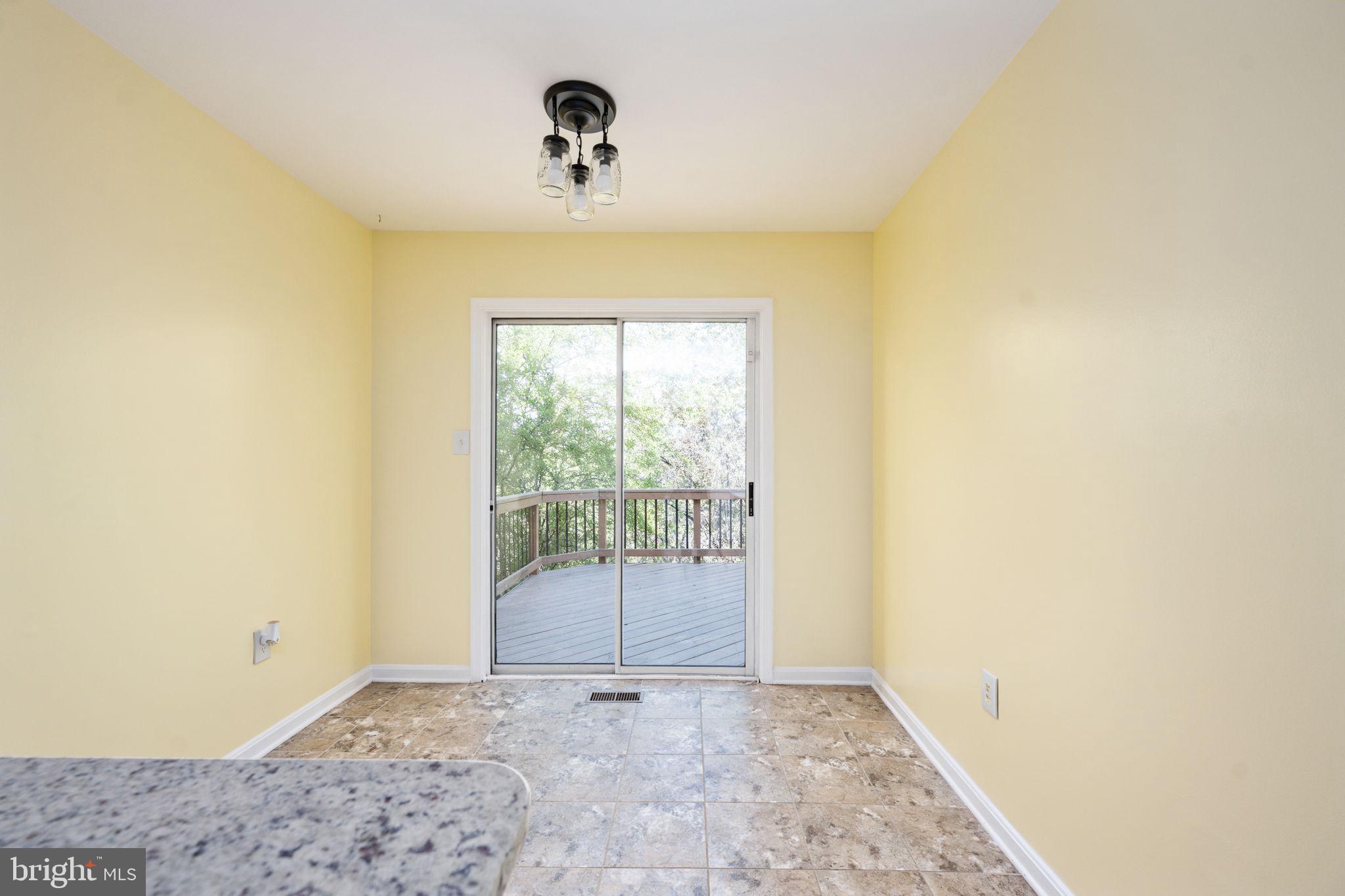 207 KNOLLWOOD COURT