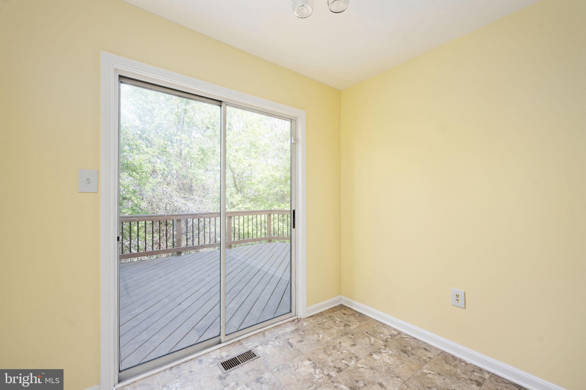 207 KNOLLWOOD COURT