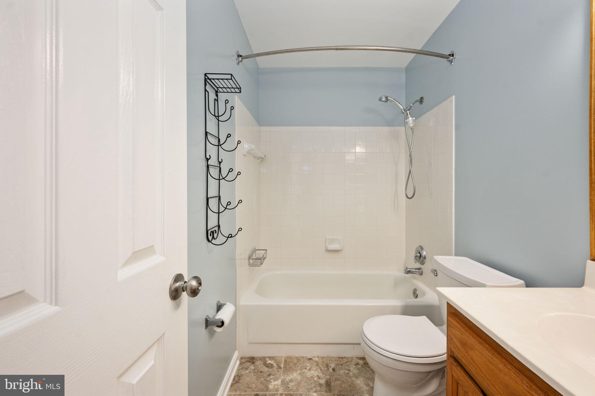 207 KNOLLWOOD COURT