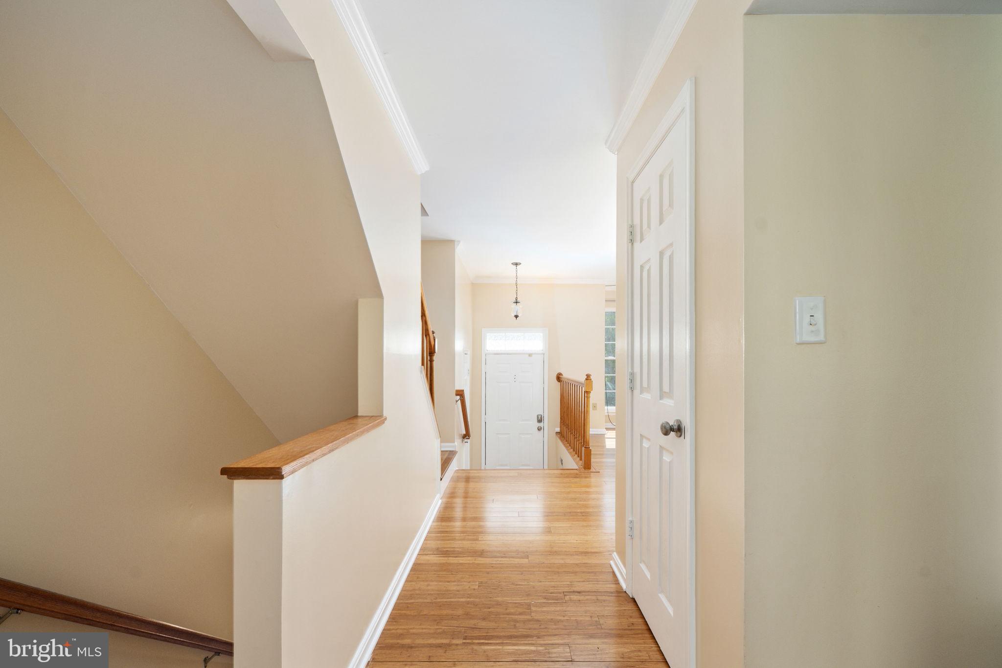 207 KNOLLWOOD COURT