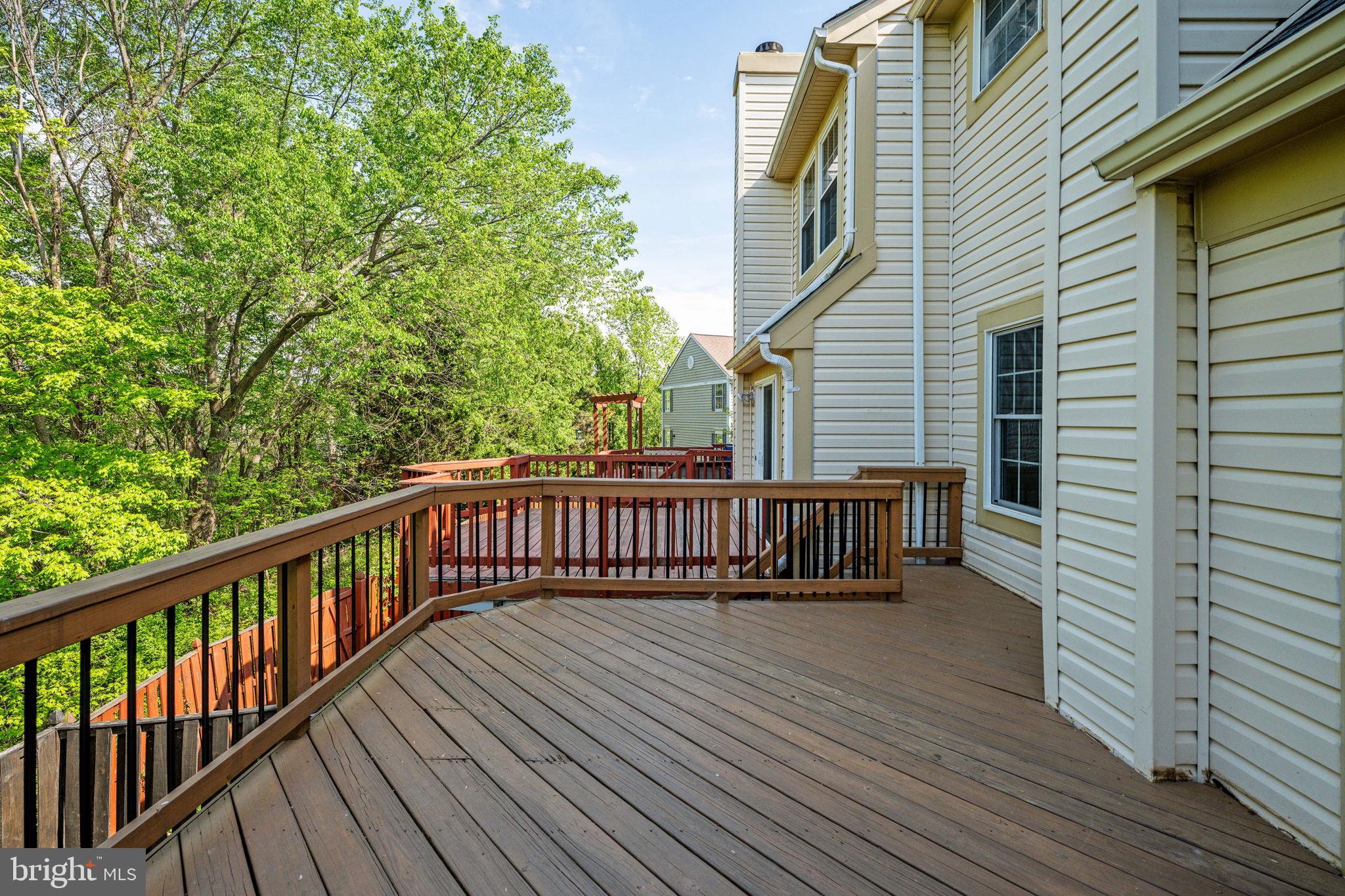 207 KNOLLWOOD COURT