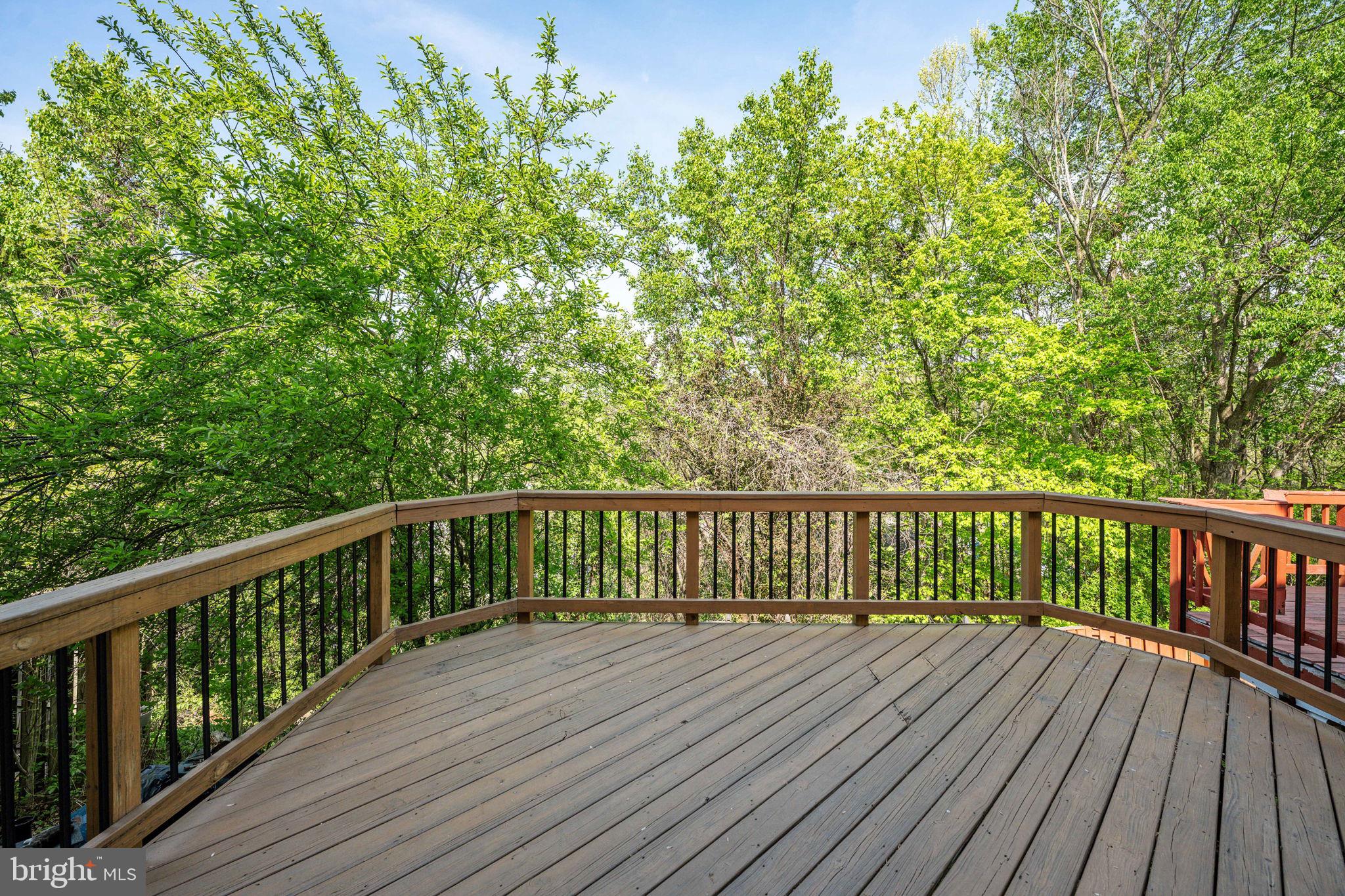 207 KNOLLWOOD COURT