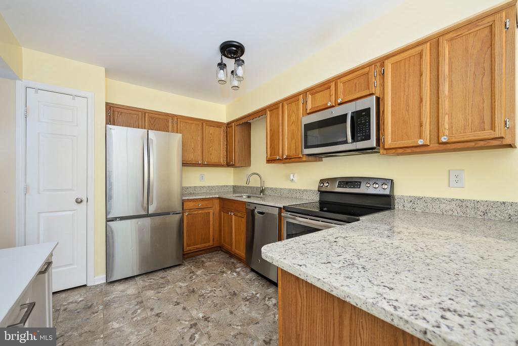 207 KNOLLWOOD COURT
