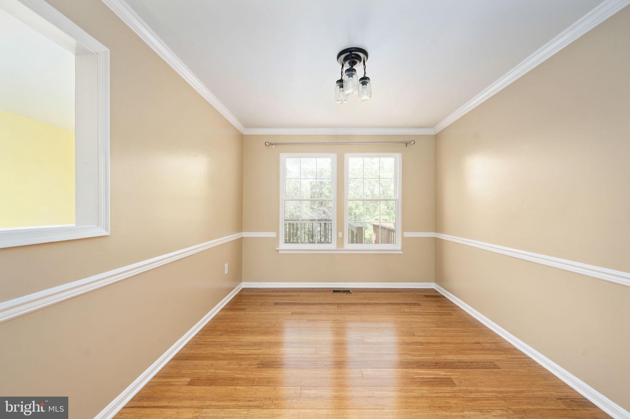 207 KNOLLWOOD COURT