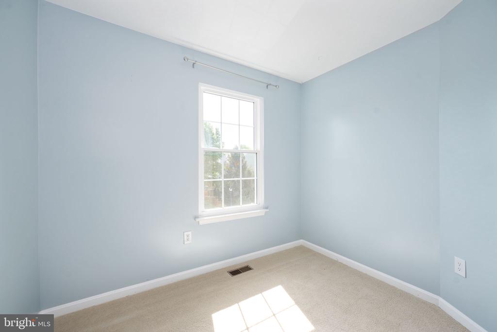207 KNOLLWOOD COURT