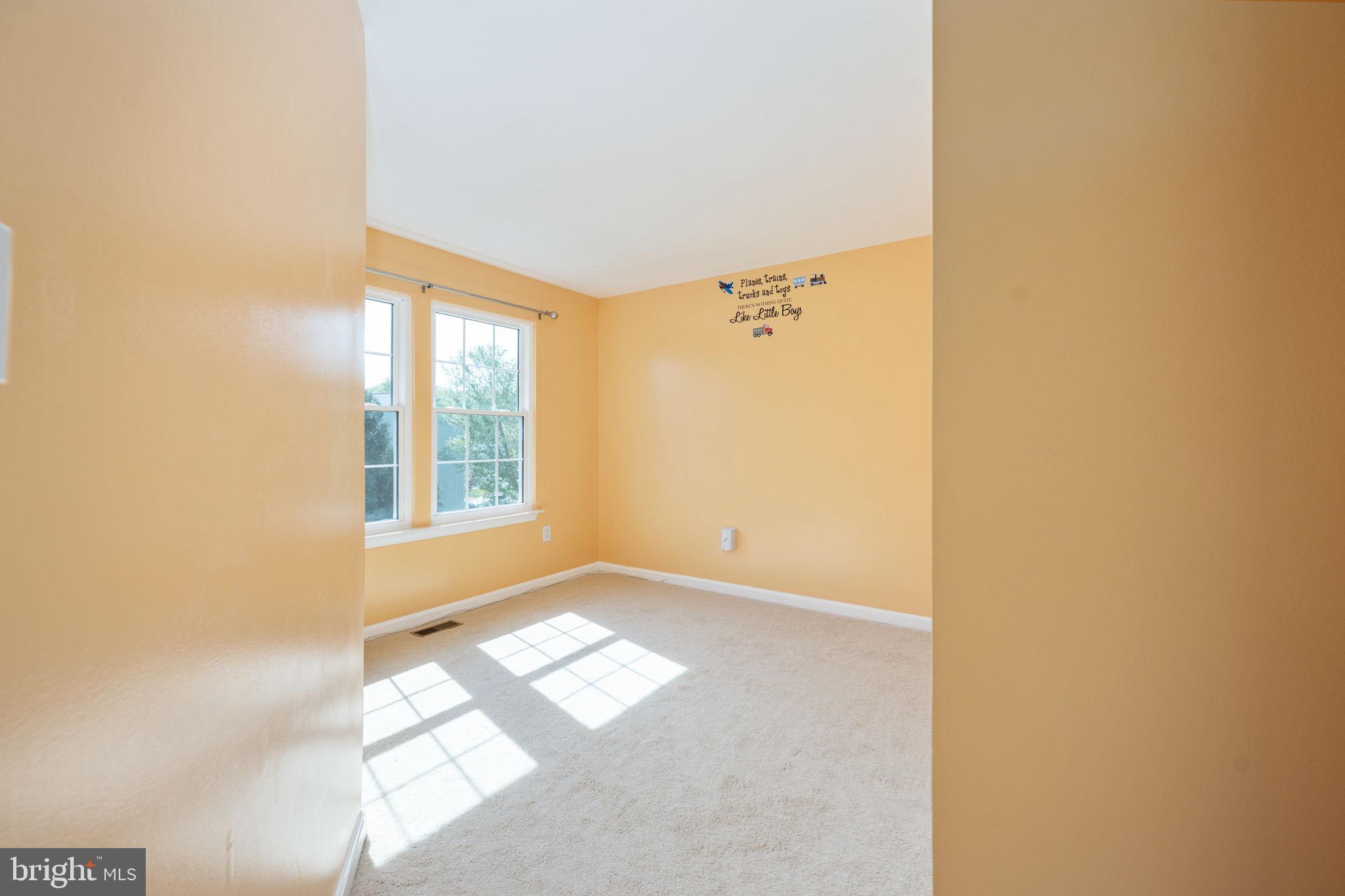 207 KNOLLWOOD COURT
