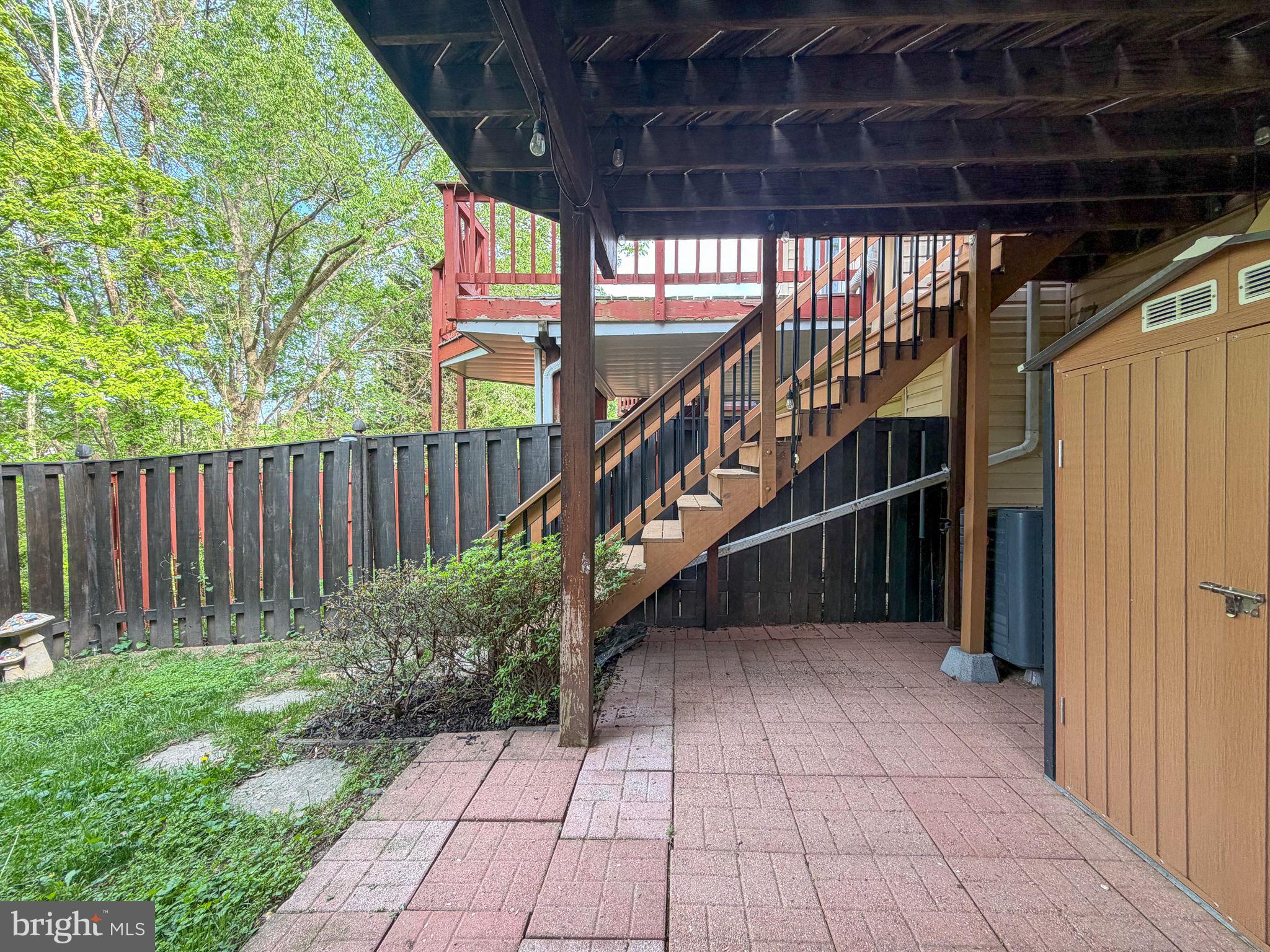 207 KNOLLWOOD COURT