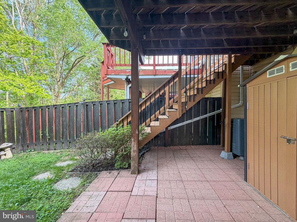 207 KNOLLWOOD COURT