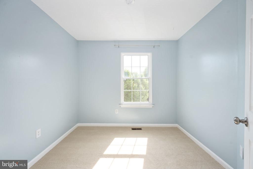 207 KNOLLWOOD COURT