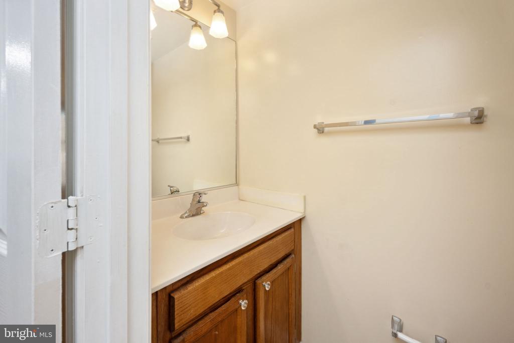 207 KNOLLWOOD COURT