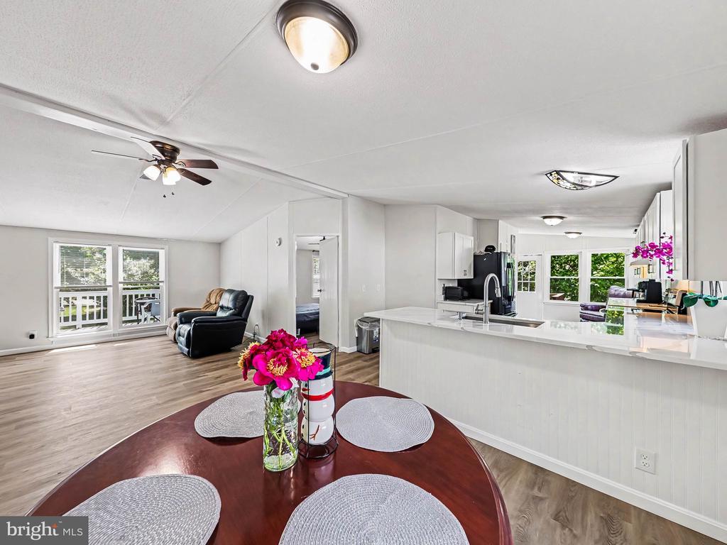 28 CASTLE CT