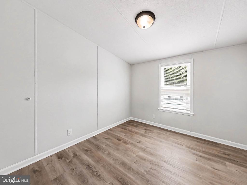 28 CASTLE CT